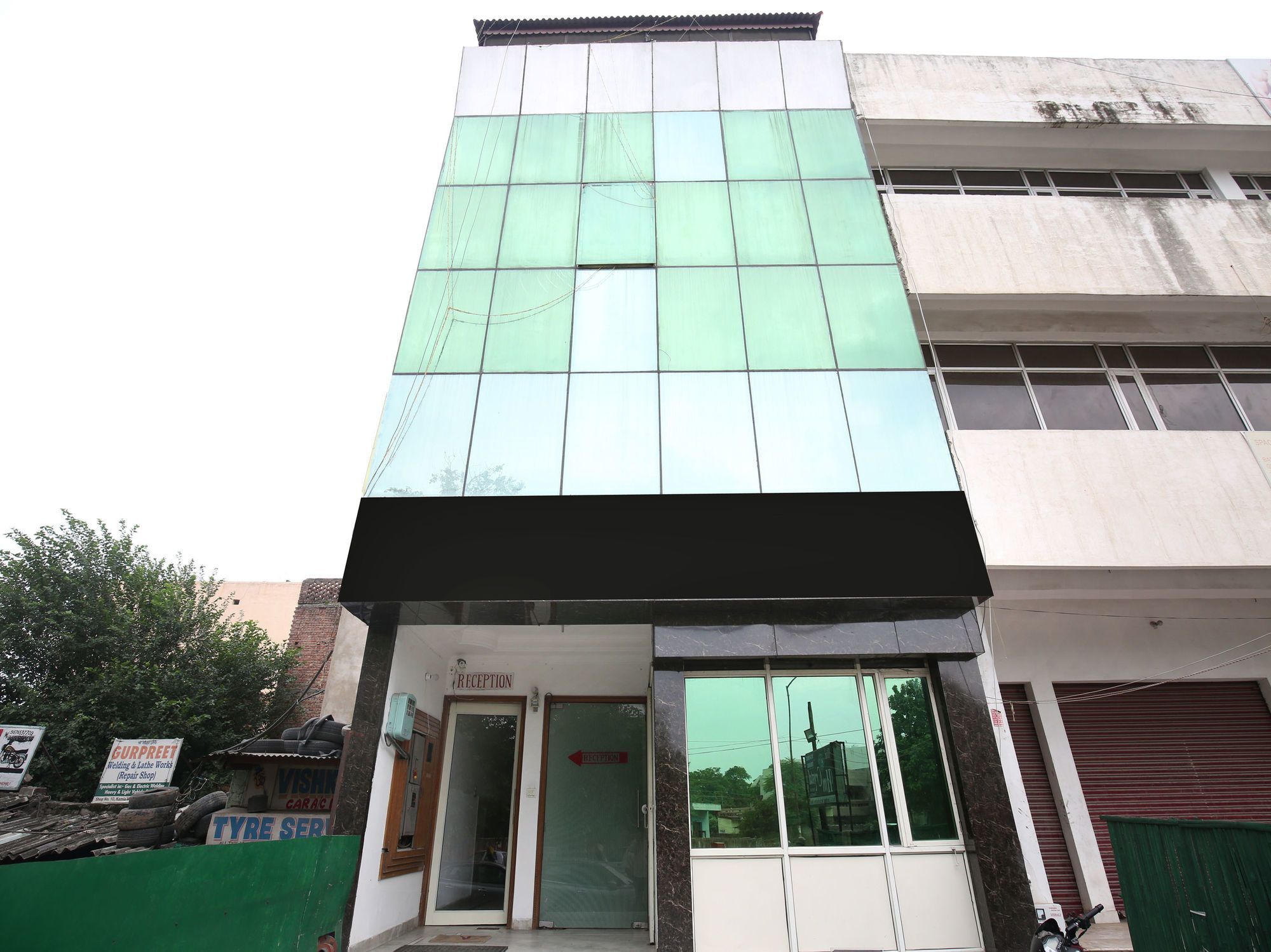 Oyo 16736 Hotel Hm Crystal Chandīgarh المظهر الخارجي الصورة